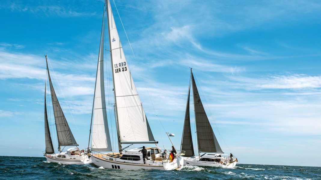 Comparative test: 40-foot deckhouse yachts: small group, big differences