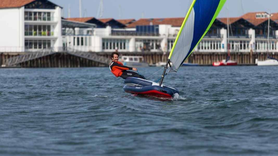 Attrezzatura divertente: il SUP a vela