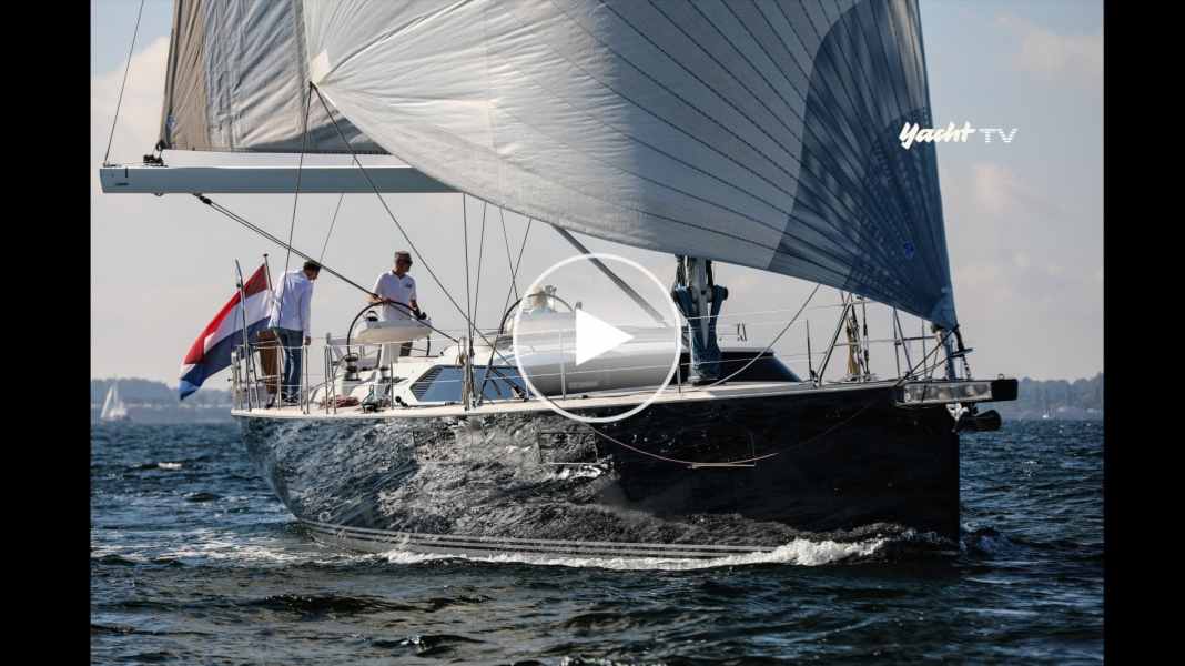 Nouveau yacht de croisière : une présence souveraine : le yacht de luxe Contest 55CS