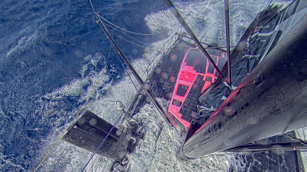 Régate : Vendée Globe : Le "Boss" doit s'inquiéter, Herrmann avance