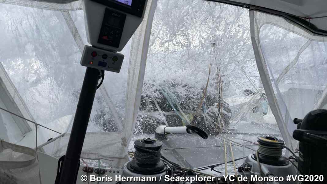 Vendée Globe: Vendée Globe: strategia di uscita e difficoltà mentali
