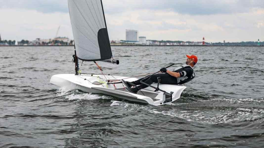 Test YACHT : Lowrider L12 : nouveau dériveur à une main - concurrence pour le laser ?