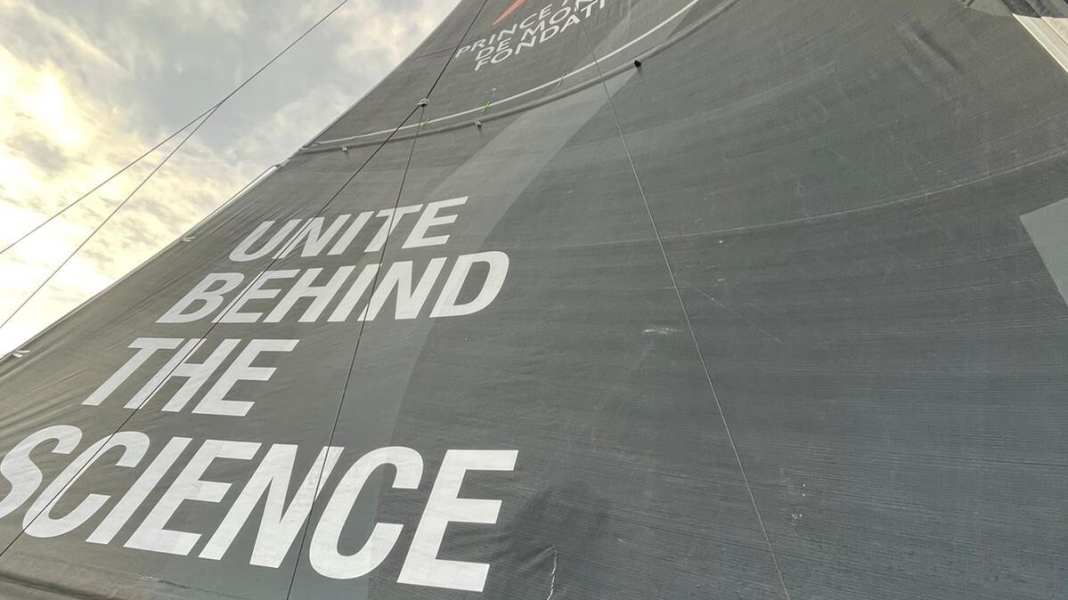 Regatta: Vendée Globe: Boris Herrmann repariert Riss im Großsegel