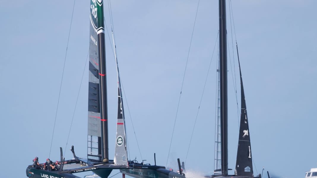 America's Cup: Crash at the start: "Nasty big black hull"