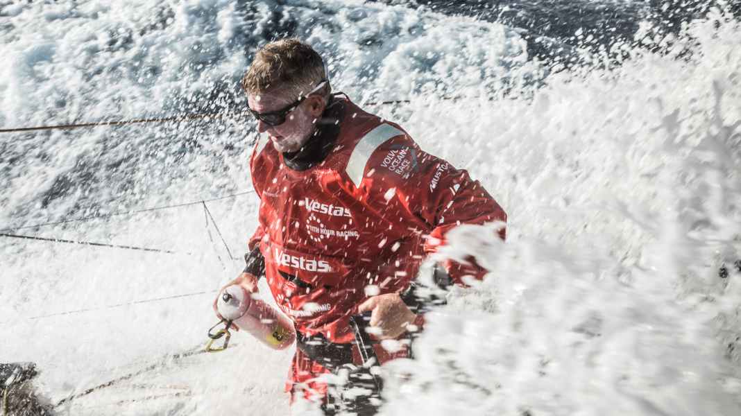 Volvo Ocean Race: primi giorni difficili e decisioni importanti in arrivo