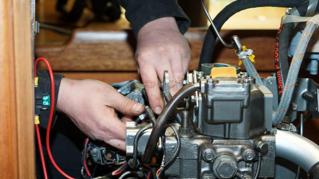 Maintenance du moteur : maintenir la machine à encastrer en forme pour l'utilisation