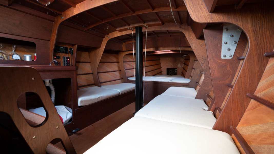 New boats: De Cesari 33: Fine boats made entirely of wood