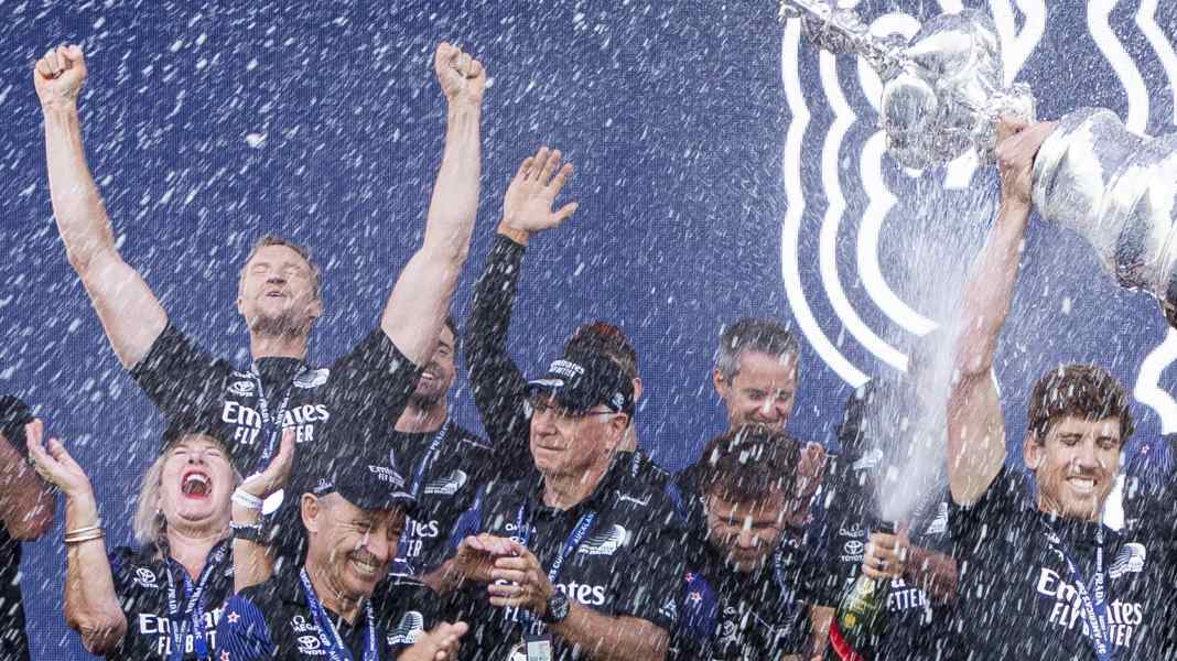 Regatta: America's Cup: German shadow team under power