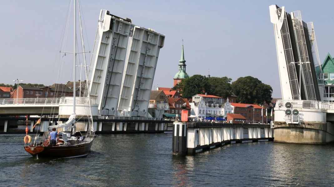 Schlei: Schleibrücke Kappeln with new closing times