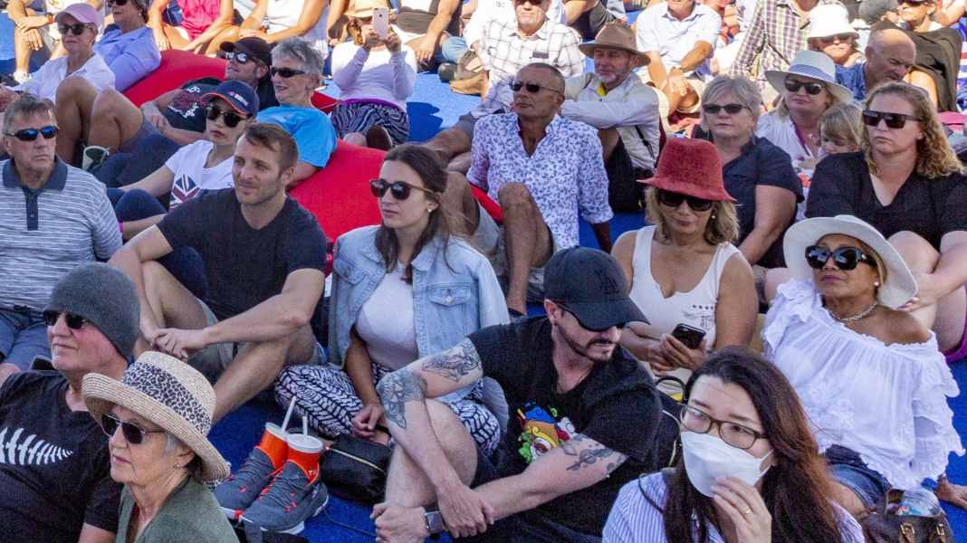 Regatta: America's Cup: Dispute over renewed postponement
