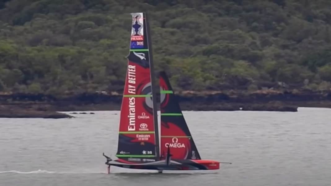 Regatta: America's Cup: Neuseeländer testen "Batwing"-Großsegel