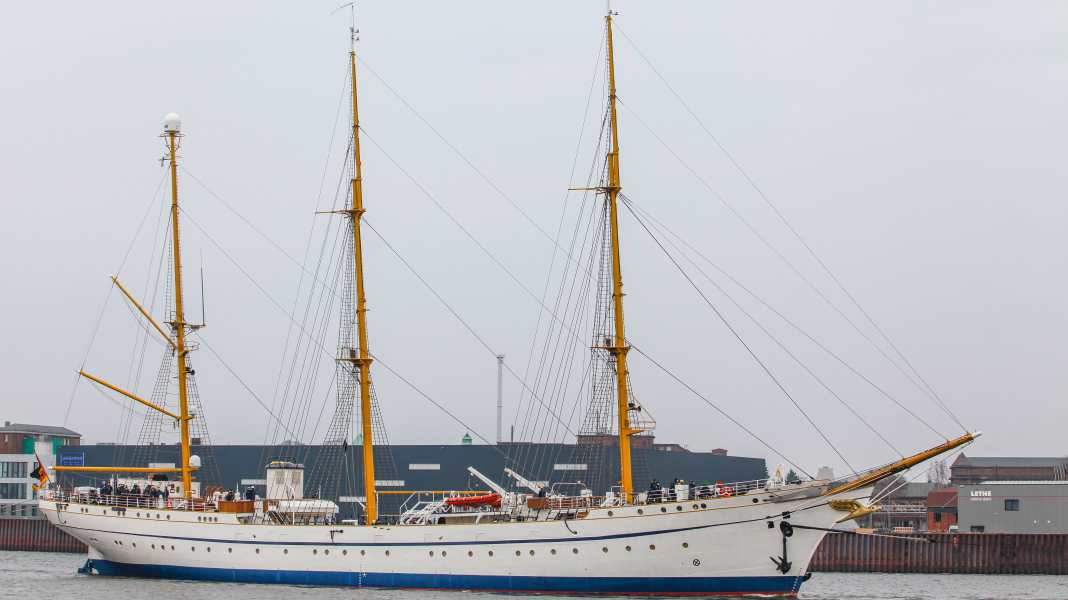 Refurbishment: "Gorch Fock" floats again