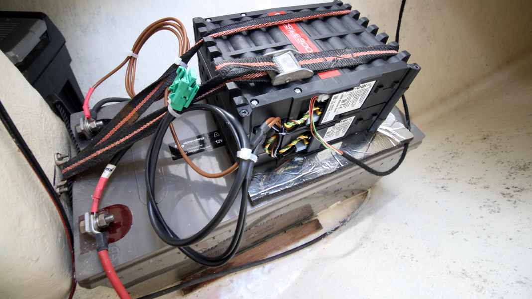 Batterie ibride a bordo: combinazione di piombo e litio