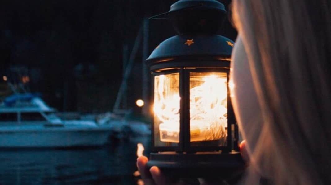 Luce a bordo: lampade per il pozzetto