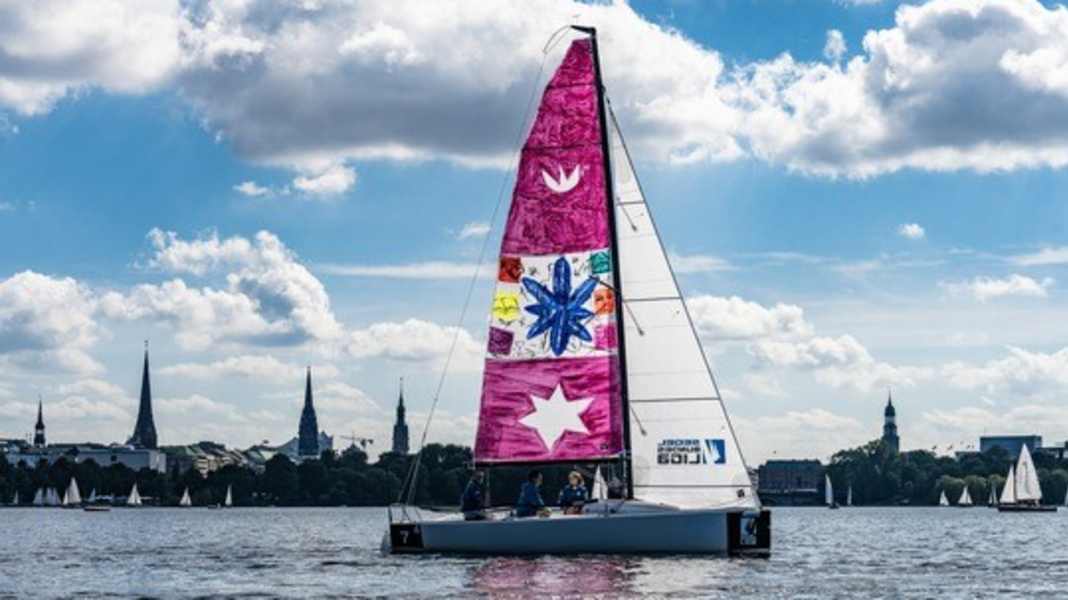 The sailing art exhibition: "Sailing #Art4GlobalGoals": When mainsails become canvases