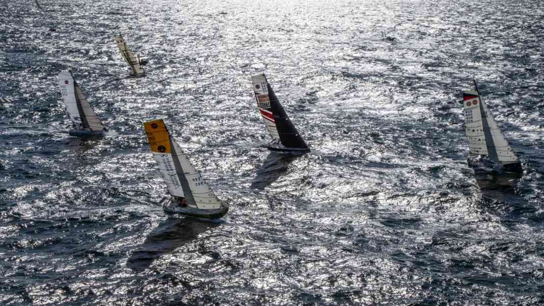 Mini-Transat 2021 : Rupture après un début de course houleux en Biscaye