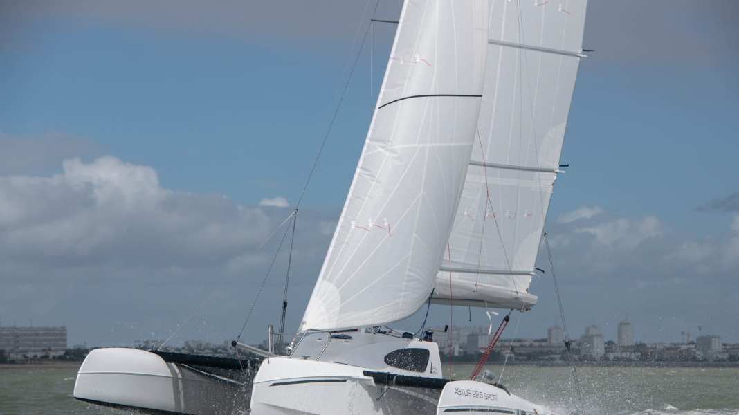 Neue Boote: Astus 22.5: Spaß-Booster auf drei Rümpfen