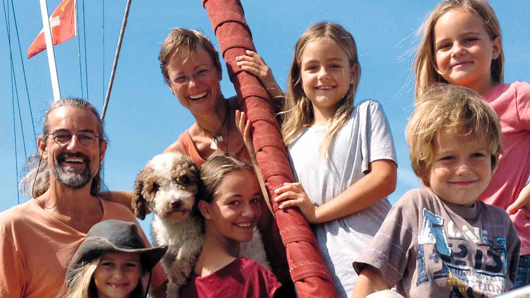 Long-distance sailing: Atlantic rounding with six children
