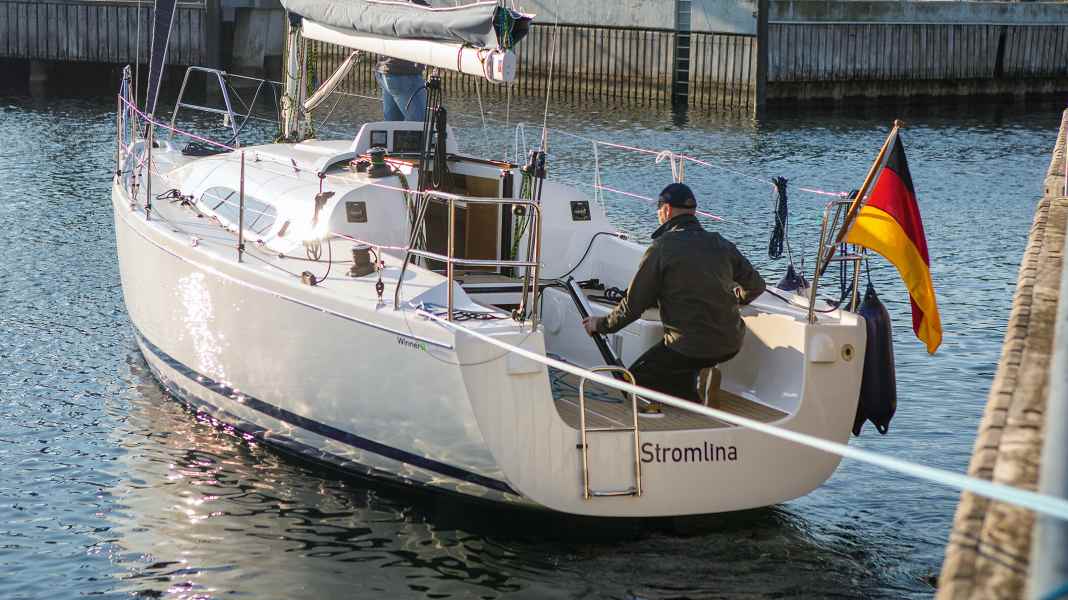 Manovre in mare: manovre in porto: lanciare al largo in modo controllato.