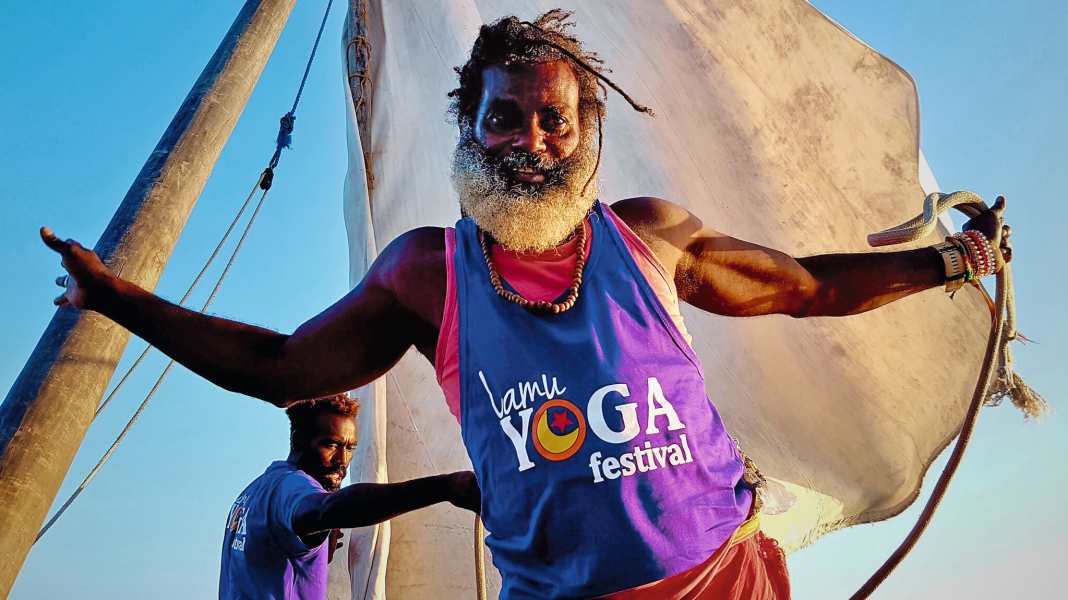 Around Africa: Hippos off the bow!