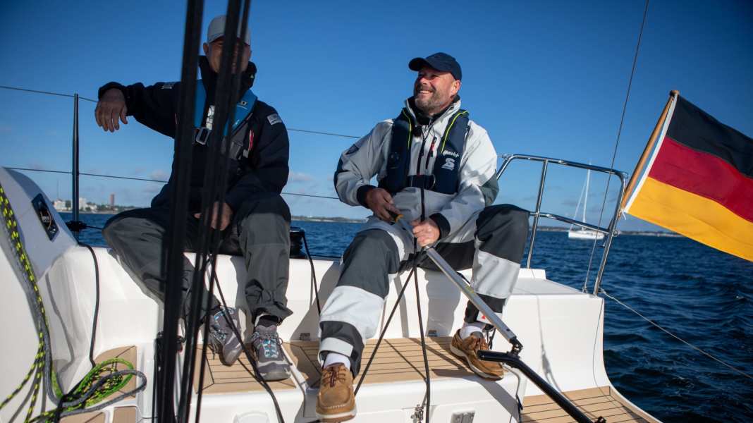 Neue Artikelserie: „Seemannschaft – vom Ablegen bis zum Segelbergen“. Auch als Probeabo!