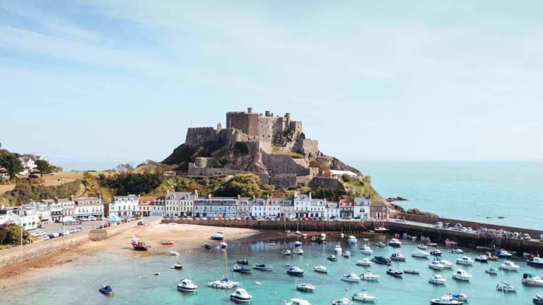 English Channel: Travel restrictions for Channel Islands abolished