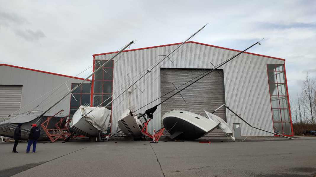 Jugement : les yachts peuvent-ils être mis en hivernage avec le mât dressé ?