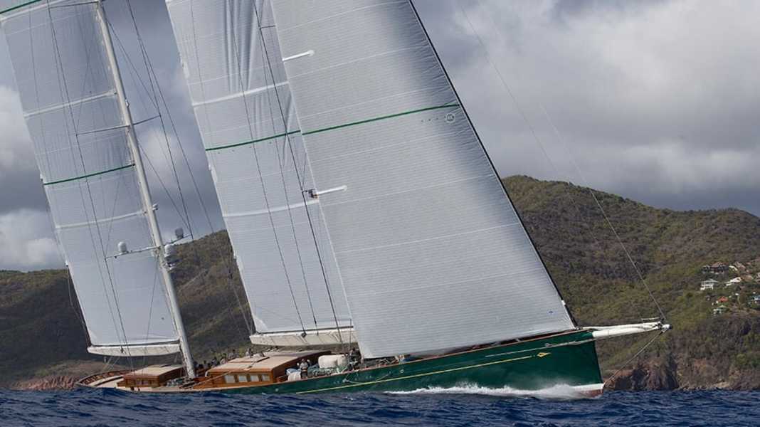Superyacht Challenge Antigua: l'equipaggio di "Hetairos" è in vena di record: un gigante nel suo elemento