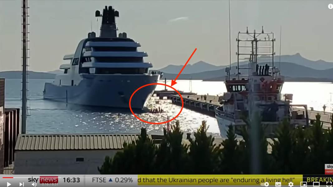 Guerre d'Ukraine : Opti-voiliers s'attaquent à un yacht d'oligarque