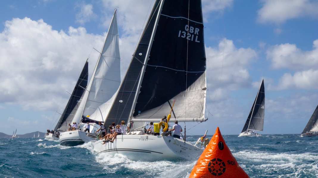BVI Spring Regatta : Ah, que c'est beau ! Naviguer au champagne dans les Caraïbes. De l'envie !