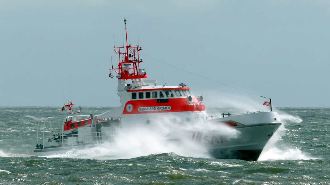 Catastrophe maritime : Échouage en mer du Nord : sauvetage dramatique de deux plaisanciers