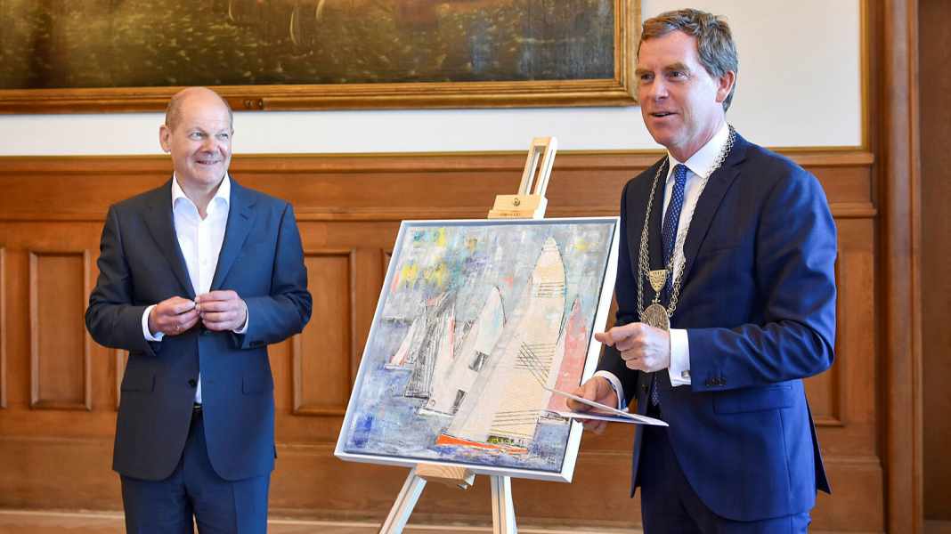 L'art de la voile pour le chancelier : Olaf Scholz reçoit beaucoup de "Blue Spirit" de Heinke Böhnert