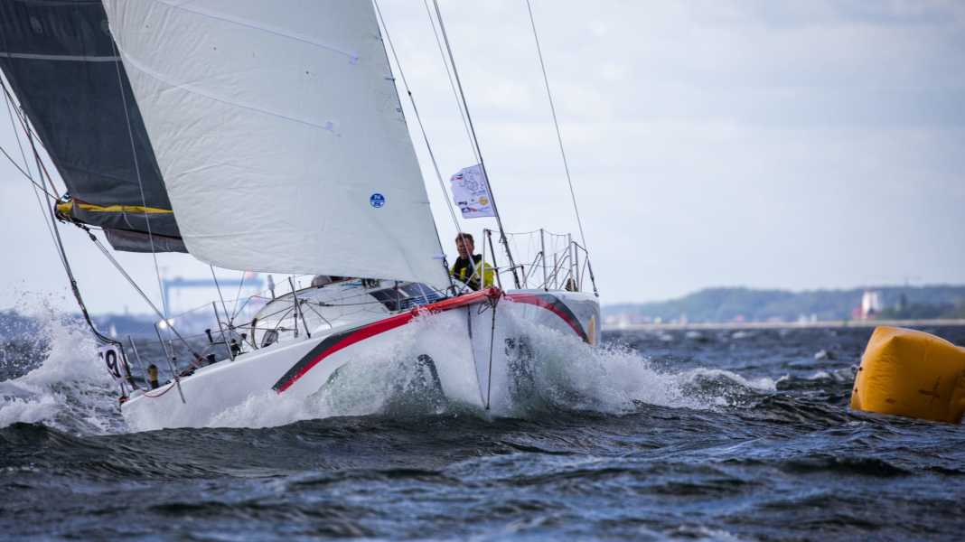 Baltic 500: Gerupfte Flotte vom Winde verweht: "Red" pausiert: "Verneigen uns vor allen, die weiterfahren"