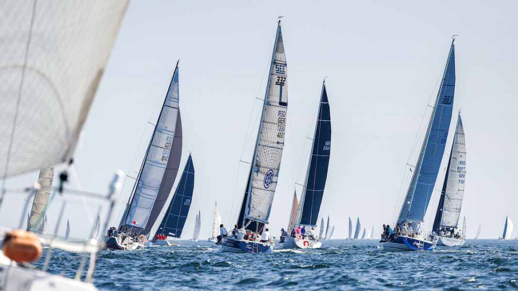128a Kieler Woche: tra atmosfere caraibiche e meteo capriccioso: quattro tedeschi in testa e tanta euforia da regata delle anguille