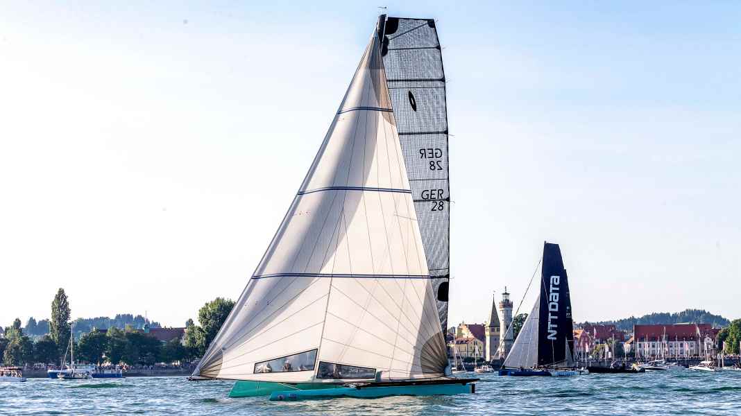 Long-distance classic on Lake Constance: little wind, lots of emotion - the best pictures of the Rund Um