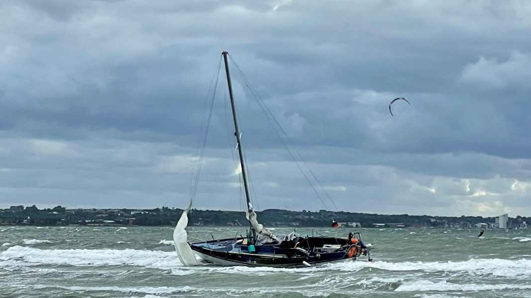 In difficoltà in mare: un'altra barca a vela incagliata