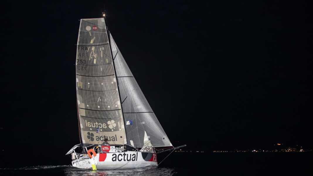 Les Sables-Azores-Les Sables: record di velocità per i Mini, ritardatari in difficoltà