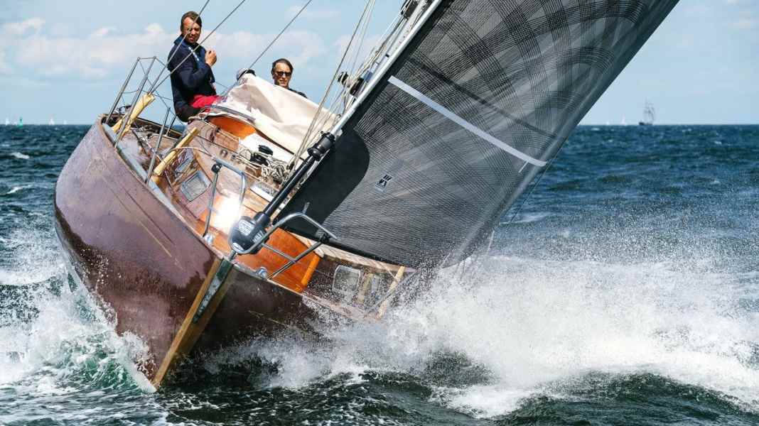 Rig trim: forestay tension, the forgotten trim instrument