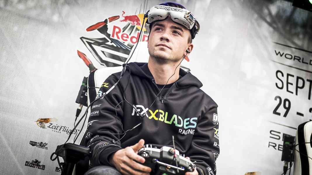 Spektakuläre Segelbilder: „Johnny FPV“ ist der Star der Drohnen-Piloten