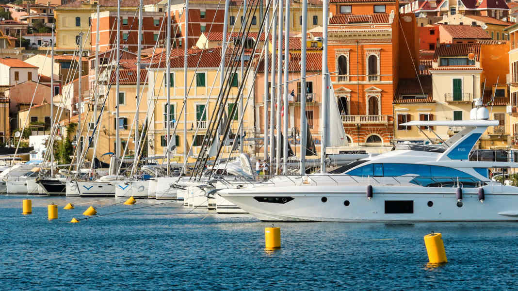 Online Chartern: Tipps für die Buchung bei Agenturen im Netz