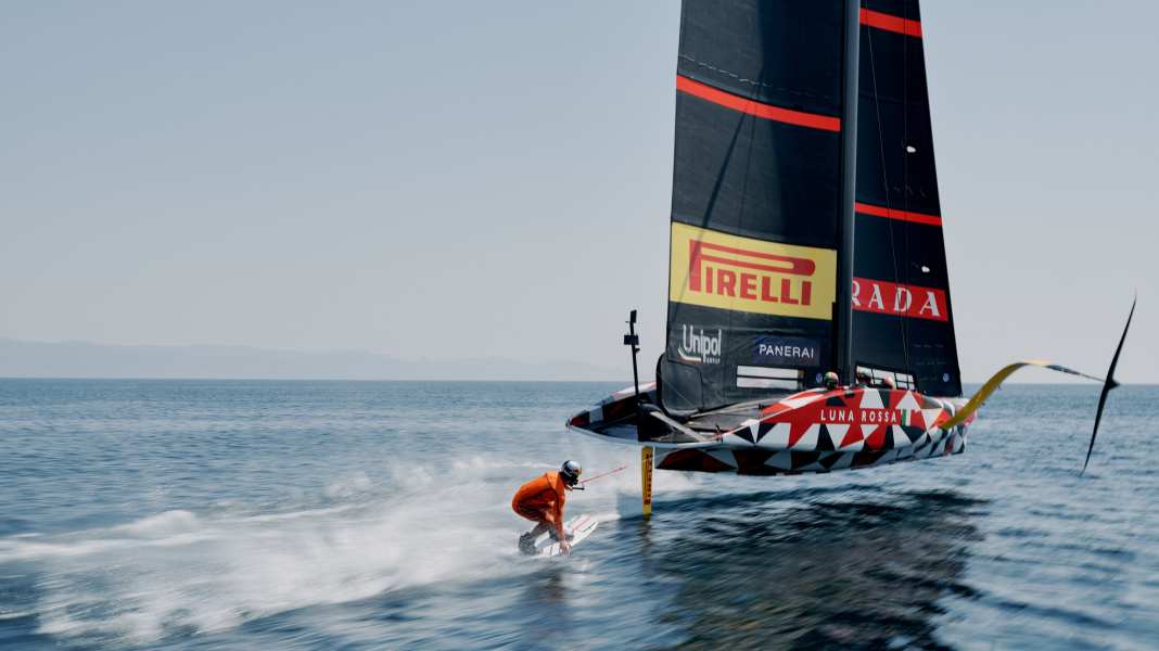 America's Cup trailer instead of motorboat: "Luna Rossa" pulls wakeboarders - video goes viral