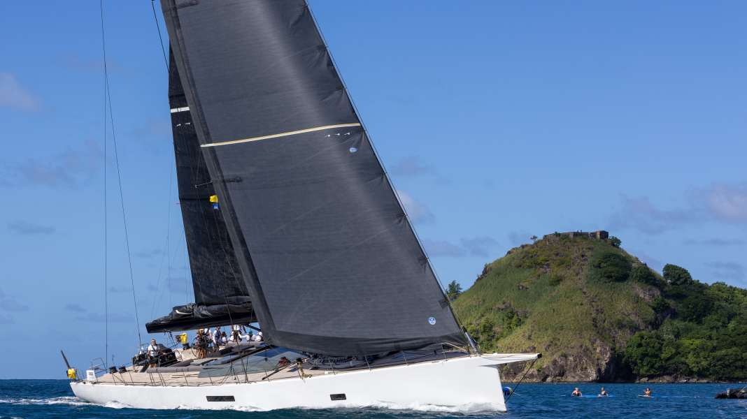 Eau bleue : les premiers yachts de l'ARC à l'arrivée