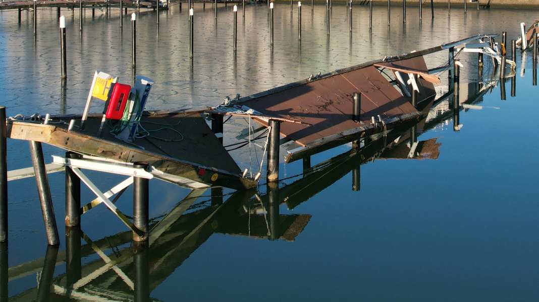 Damp marina: exploding costs and impending standstill until 2030
