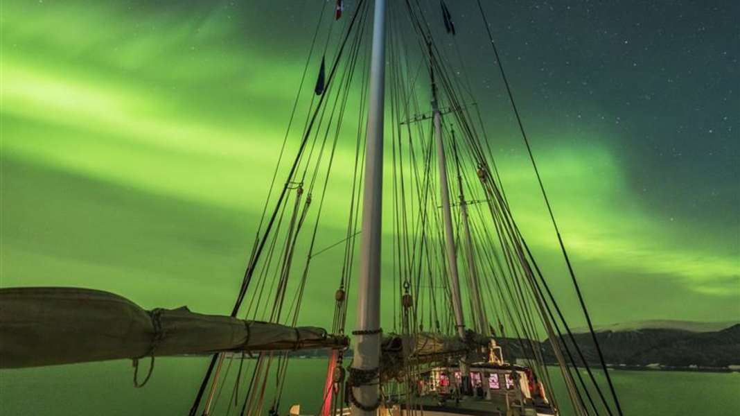 Solar storm: auroras - impressively beautiful, but also risky?