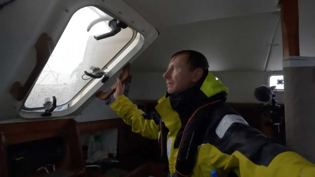 Golden Globe Race: Dramatic distress at sea - skipper rescued