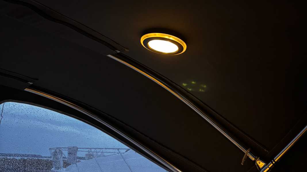 Sprayhood-Lampe: Mehr Komfort im Cockpit