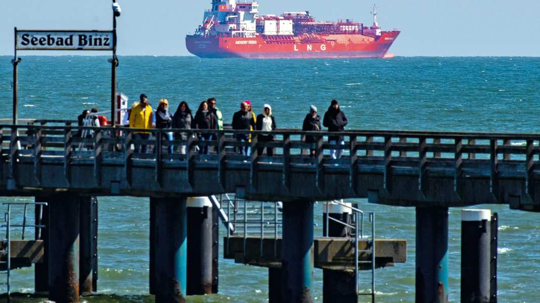 LNG tankers: first sailors face hefty fines