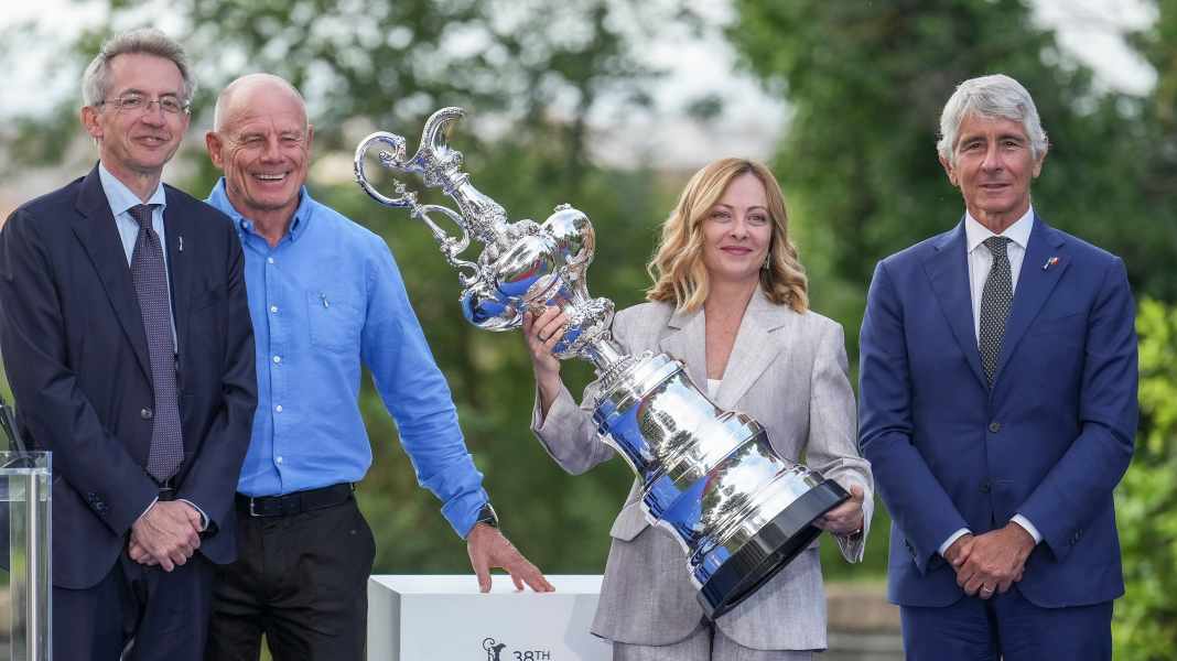 America's Cup: Giorgia Meloni präsentiert die Kanne in Rom