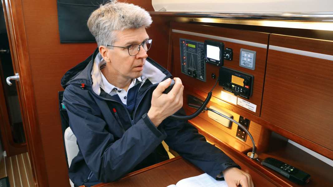 Marine radio for sailors: Just not "over and out" - how to radio properly