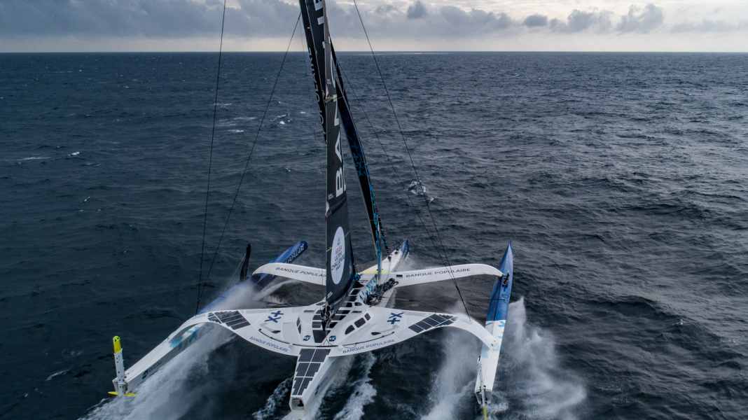 Arkea Ultim Challenge : Détournement de baleine ou problèmes à bord de "Banque Populaire XI" ?